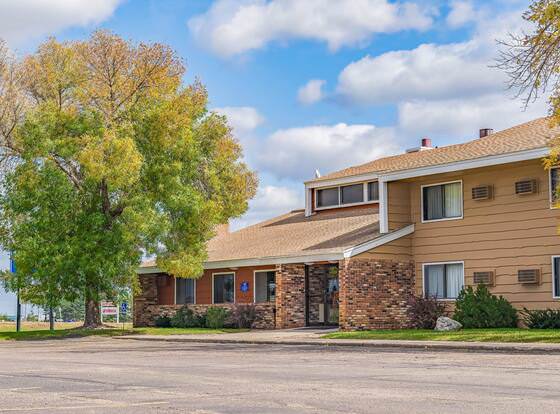 Rodeway Inn allows check-in for 18 year-old guests