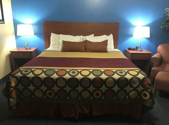 Bonanza Motel Vega allows check-in for 18 year-old guests