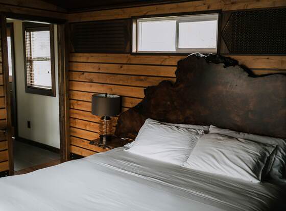 Pitchwood Inn & Alehouse allows check-in for 18 year-old guests