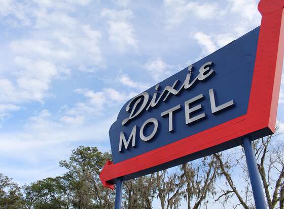 Dixie Motel - Hilliard allows check-in for 18 year-old guests
