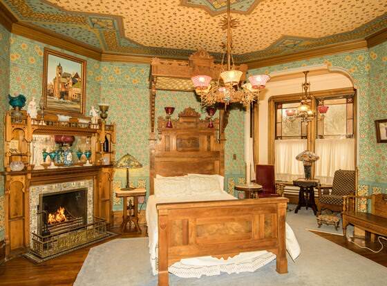 The Richards House Bed & Breakfast allows check-in for 18 year-old guests