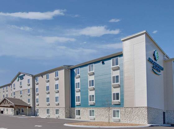 WoodSpring Suites Nashville near Rivergate allows check-in for 18 year-old guests