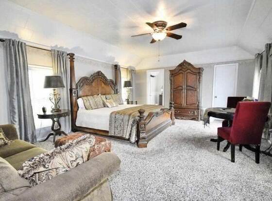 Sassafras Inn allows check-in for 18 year-old guests