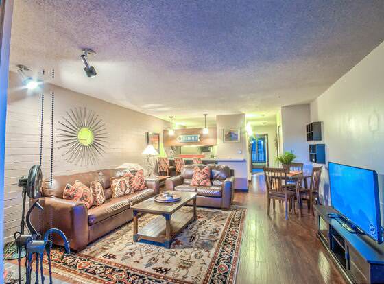 Ski Time Square by Retreatia allows check-in for 18 year-old guests