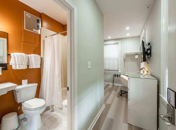 The Georgetown House allows check-in for 18 year-old guests