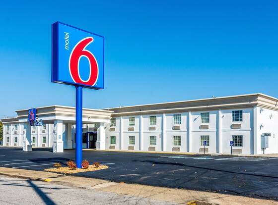 Motel 6 Petersburg, VA - Fort Lee allows check-in for 18 year-old guests