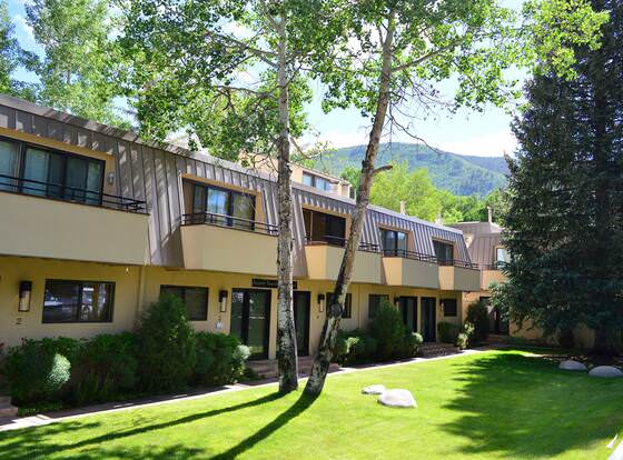 Aspen Townhouse East by Frias Properties allows check-in for 18 year-old guests