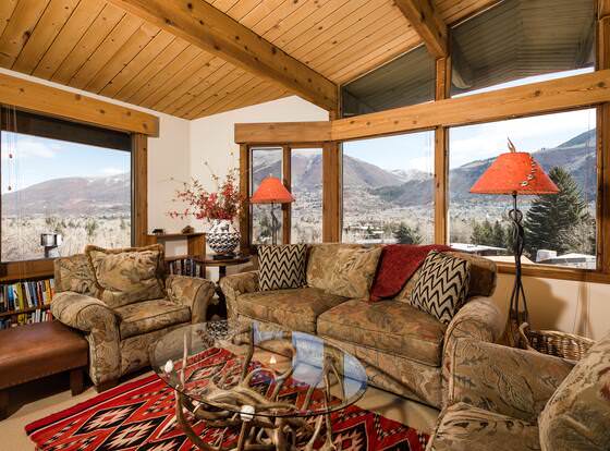 Shadow Mountain by Frias Properties allows check-in for 18 year-old guests