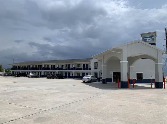 Moonlight Inn allows check-in for 18 year-old guests