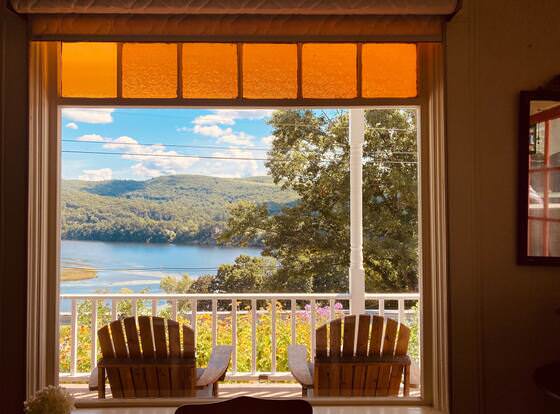 Harvest Barn Inn allows check-in for 18 year-old guests