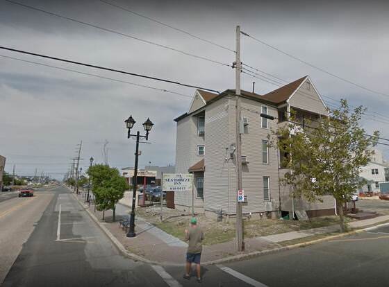 Hotel Charlee Sea Breeze - Oceanblock allows check-in for 18 year-old guests