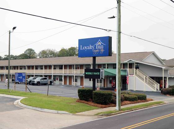 Loyalty Inn Hawkinsville allows check-in for 18 year-old guests