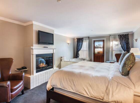 The Wild Iris Inn allows check-in for 18 year-old guests