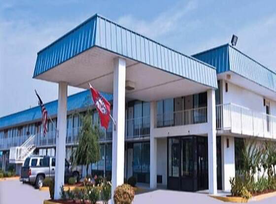 Express Inn West Memphis allows check-in for 18 year-old guests