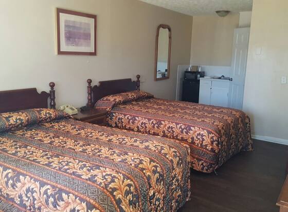 Park n Stay Inn allows check-in for 18 year-old guests