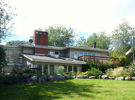 Loya's Little House Bed & Breakfast allows check-in for 18 year-old guests