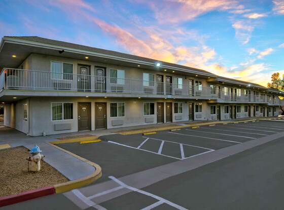 Studio 6 Victorville - Apple Valley allows check-in for 18 year-old guests