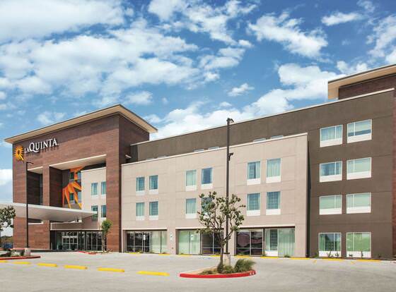 La Quinta Inn & Suites by Wyndham McAllen La Plaza Mall allows check-in for 18 year-old guests