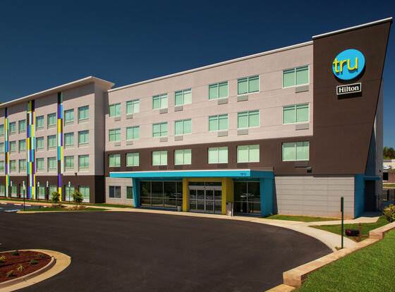 Tru by Hilton Farmville allows check-in for 18 year-old guests
