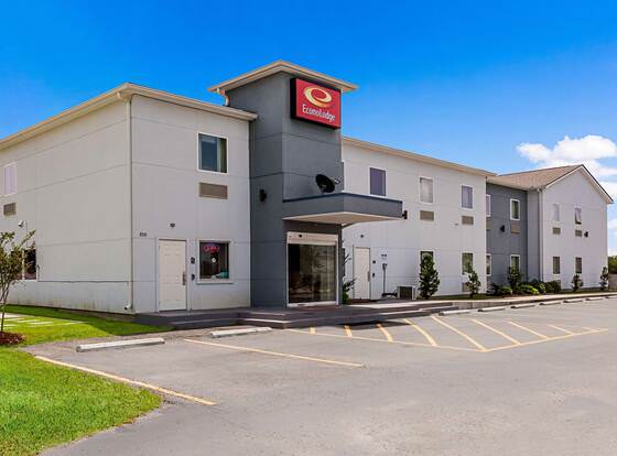 Econo Lodge Baton Rouge University Area allows check-in for 18 year-old guests