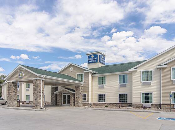 Cobblestone Inn & Suites - Guernsey allows check-in for 18 year-old guests