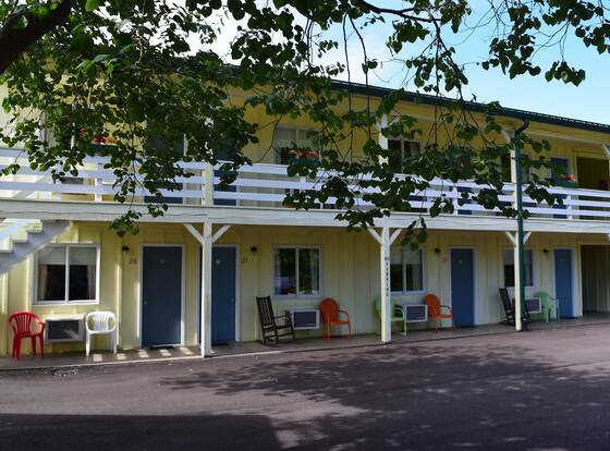 Green Valley Lodge allows check-in for 18 year-old guests