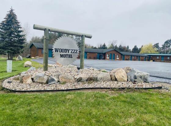 Woodyzzz Motel allows check-in for 18 year-old guests