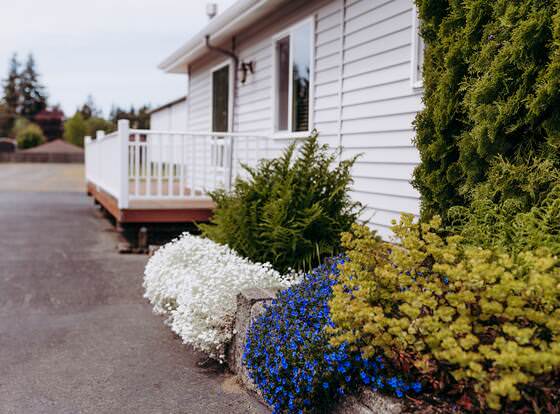 Pacific Inn Motel allows check-in for 18 year-old guests