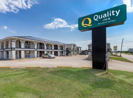 Quality Inn allows check-in for 18 year-old guests