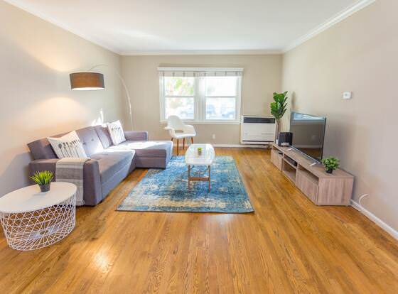 Private 2 Bedroom 5 min from LAX Airport allows check-in for 18 year-old guests