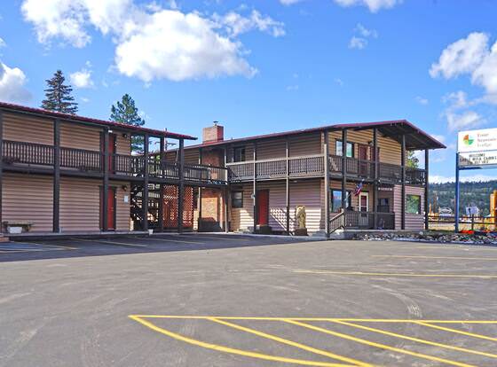 Four Seasons Lodge allows check-in for 18 year-old guests