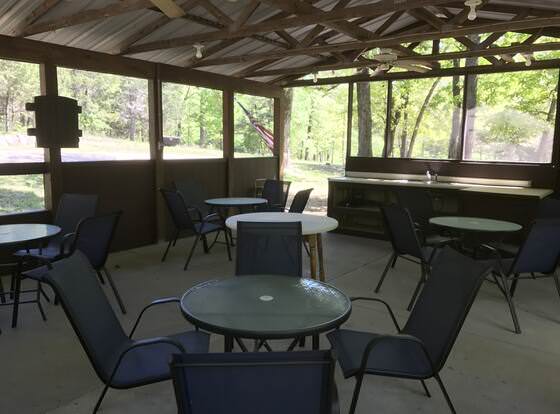 Norfork Lake Ozark Mountain Lodge allows check-in for 18 year-old guests