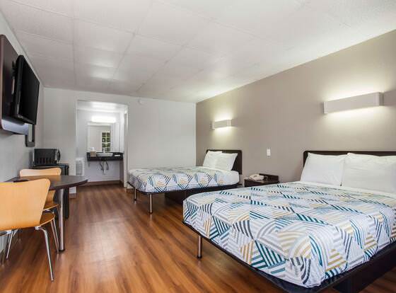 Motel 6 Walterboro, SC allows check-in for 18 year-old guests