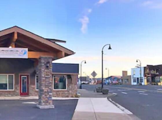 The Waldport Inn allows check-in for 18 year-old guests