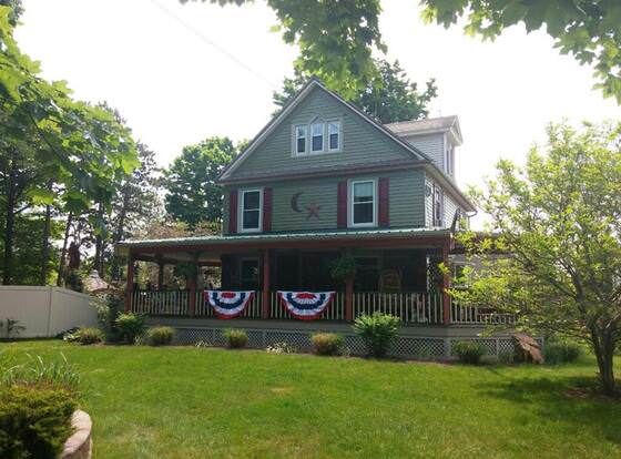 Oasis Bed and Breakfast allows check-in for 18 year-old guests