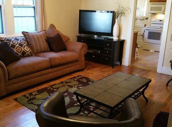 Lovely 1 King Bed- Walk Downtown Pet Ok allows check-in for 18 year-old guests