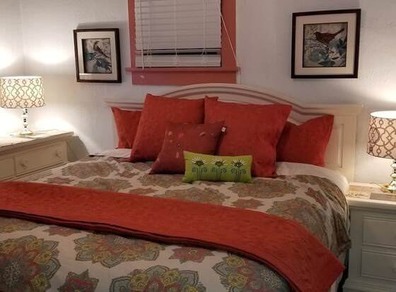 Historic SmartHome- King 1-5 Beds allows check-in for 18 year-old guests