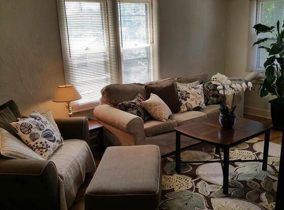 Lovely Craftsman Smarthouse King & Queen allows check-in for 18 year-old guests