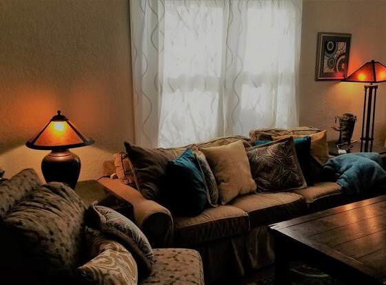 Modern Smarthouse Dual Fuel Range allows check-in for 18 year-old guests