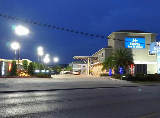 Haven Inn & Suites Downtown Houston allows check-in for 18 year-old guests