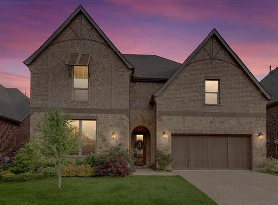 Single Family Home in Dallas allows check-in for 18 year-old guests