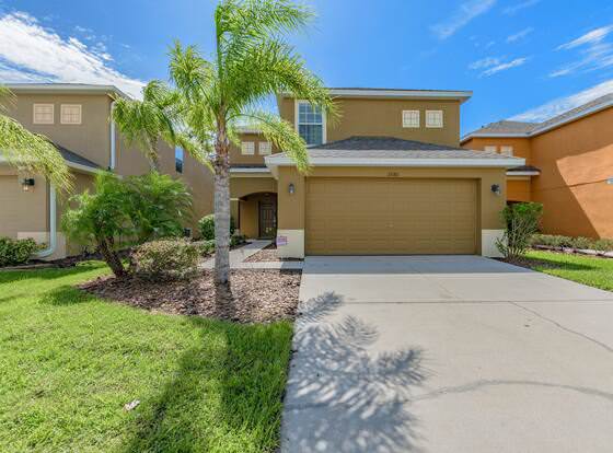 4 bed House/w pool & Garage allows check-in for 18 year-old guests
