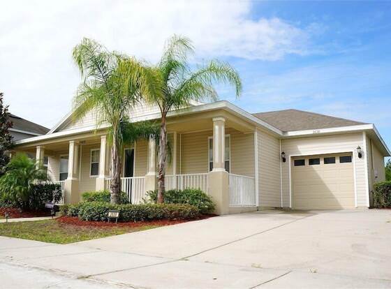 5 bed Pool & Garage allows check-in for 18 year-old guests