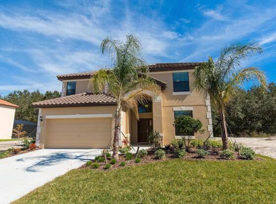 6 bed House with Gameroom Garage allows check-in for 18 year-old guests