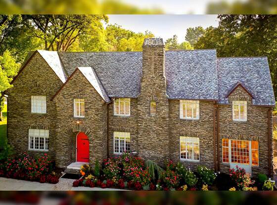 The Manor on Front allows check-in for 18 year-old guests