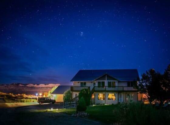 Bryce Trails Bed and Breakfast allows check-in for 18 year-old guests