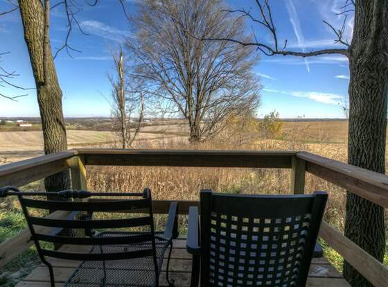 The Wisconsin Wood Inn allows check-in for 18 year-old guests
