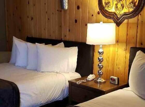 Lamplighter Cabins & Suites allows check-in for 18 year-old guests