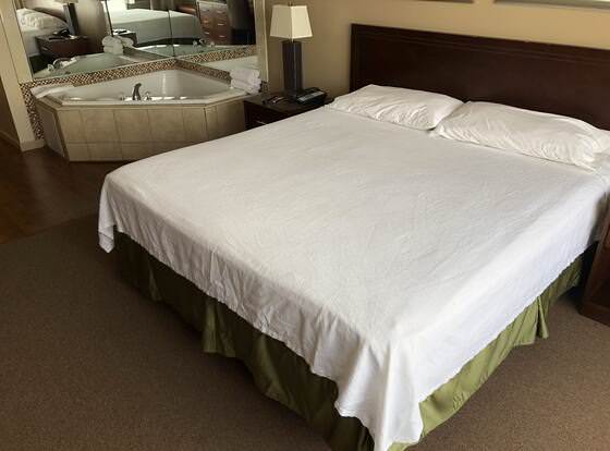 Allen Park Motor Lodge allows check-in for 18 year-old guests