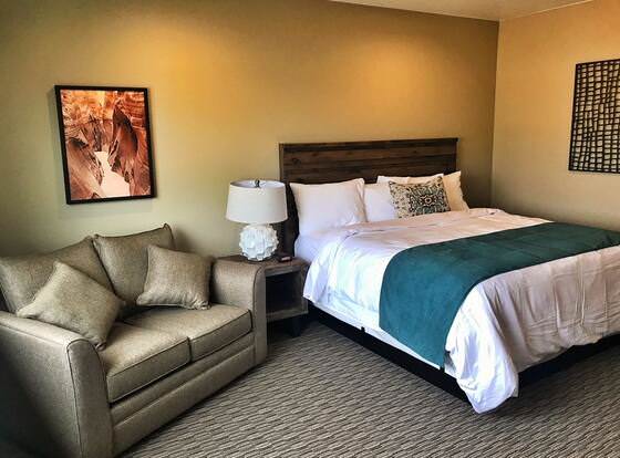 Canyon Country Lodge allows check-in for 18 year-old guests